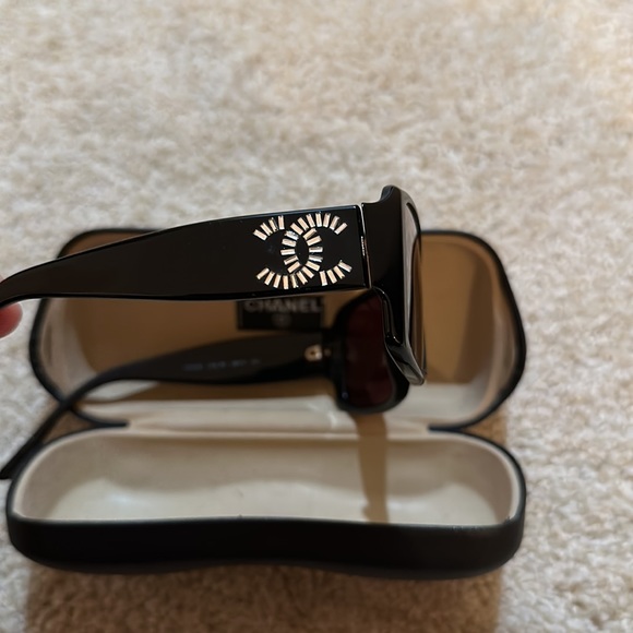 Authentic Chanel Sunglasses in Black with crystal rhinestone CC - Picture 8 of 9